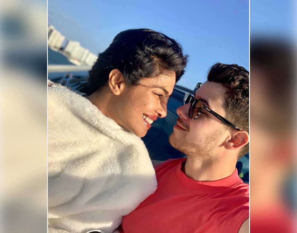 প্রিয়ঙ্কা-নিকের সম্পর্কে বিচ্ছেদ ঘটতে চলেছে, এ জাতীয় খবর প্রকাশের পর প্রিয়ঙ্কা-নিক ‘ওকে’ ম্যাগাজিনের বিরুদ্ধে আইনি ব্যবস্থা নিতে চলেছেন বলে জানা গিয়েছে।