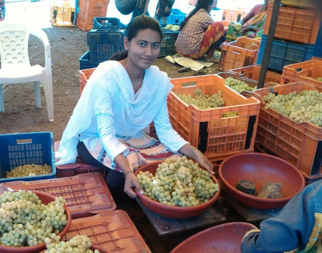 যেখানে গাছের একটি শাখায় ১৫ থেকে ১৭টা আঙুর ফলত, বর্তমানে সেখানে ২৫ থেকে ৩০টি আঙুর ফলেছে। ফলে আয়ও দ্বিগুণ হয়েছে।
