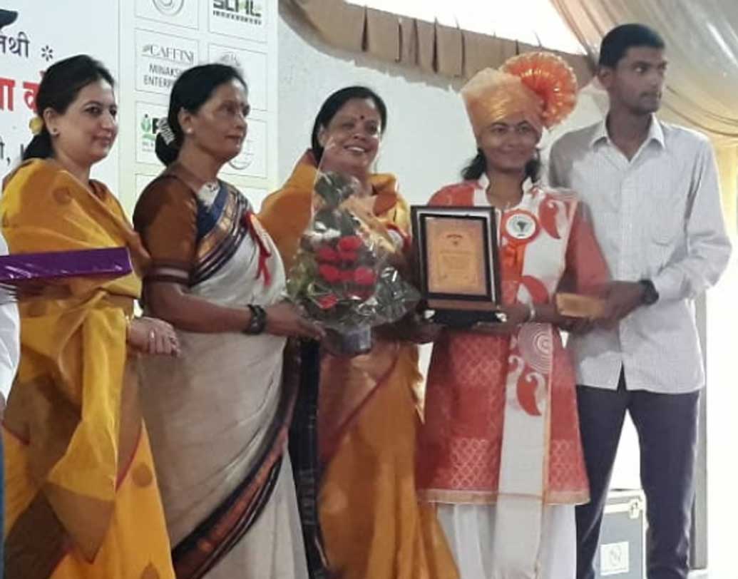 ২০১৮ সালে ‘কৃষিথন বেস্ট ওম্যান ফার্মার অ্যাওয়ার্ড’ পেয়েছেন জ্যোৎস্না। বাবার মুখে হাসি ফুটিয়ে নিজের অসম্পূর্ণ স্বপ্নও সয়ে ফেলেছেন তিনি।