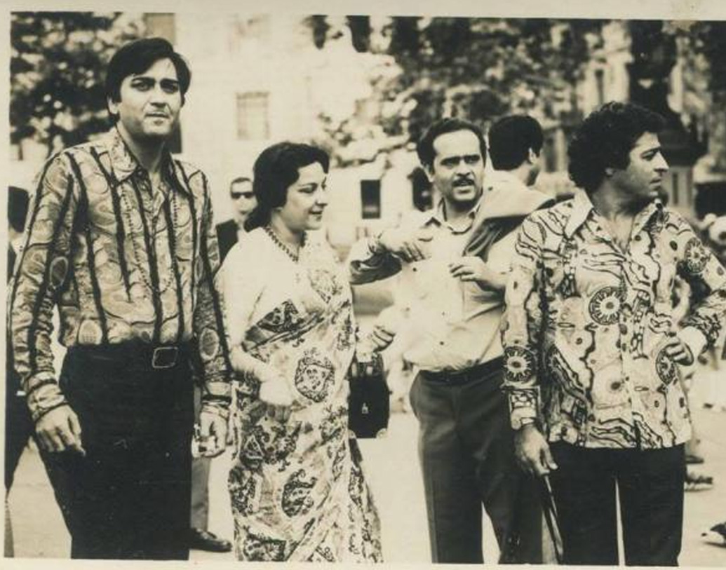 নার্গিস সেই সময় প্রতিষ্ঠিত অভিনেত্রী, সুনীল তখনও বলিউডে মাটি শক্ত করছেন।