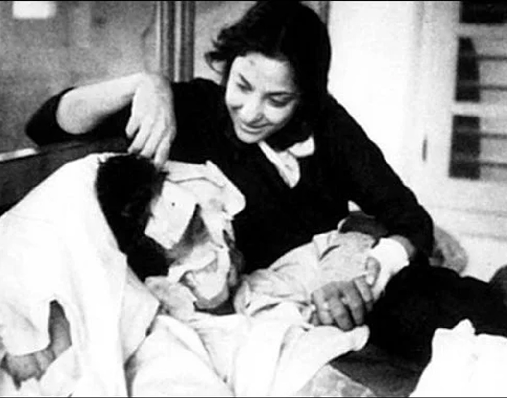 সুনীল হাসপাতালে যত দিন ভর্তি ছিলেন, নার্গিসই দিনরাত দেখাশোনা করতেন। সুনীলের প্রেমে পড়তে বাধ্য হন নার্গিস।