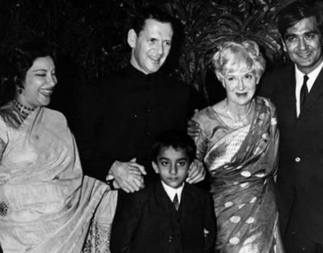 সুনীল ও নার্গিস আজীবন পরস্পরের পাশে ছিলেন। সঞ্জয়, নম্রতা, প্রিয়া-তিন সন্তানও রয়েছে তাঁদের। সুনীল বলেছিলেন, তাঁর অসুস্থ বোনকে নার্গিস হাসপাতালে নিয়ে গিয়ে অস্ত্রোপচার করিয়ে নিয়ে এসেছিলেন, কাউকে ঝক্কি পোহাতেও দেননি, তখনই সুনীল বোঝেন, নার্গিস তাঁর পরিবারকেই চান।