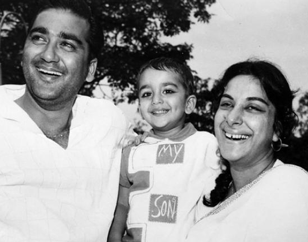 ৭ মে সঞ্জয় দত্তের প্রথম ছবি রকির প্রিমিয়ারে নার্গিস যেতে পারেননি, এ আফসোস ছেলে সঞ্জয়ের মতো তাঁর বাবারও ছিল। ২০০৫ সালের ২৫ মে মারা যান সুনীল, মৃত্যুর আগে পর্যন্ত নার্গিসকেই মনে করেছেন বাবা, সাক্ষাৎকারে জানান ছেলে সঞ্জয়ও।