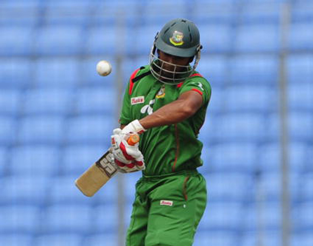 মহম্মদ মাহমুদুল্লাহ, অলরাউন্ডার: ১৭১টি একদিনের ম্যাচে ৩৬৭৩ রান করেছেন তিনি। ব্যাটিং তো বটেই, পার্টটাইম স্পিনার হিসাবেও বেশ ভালই।