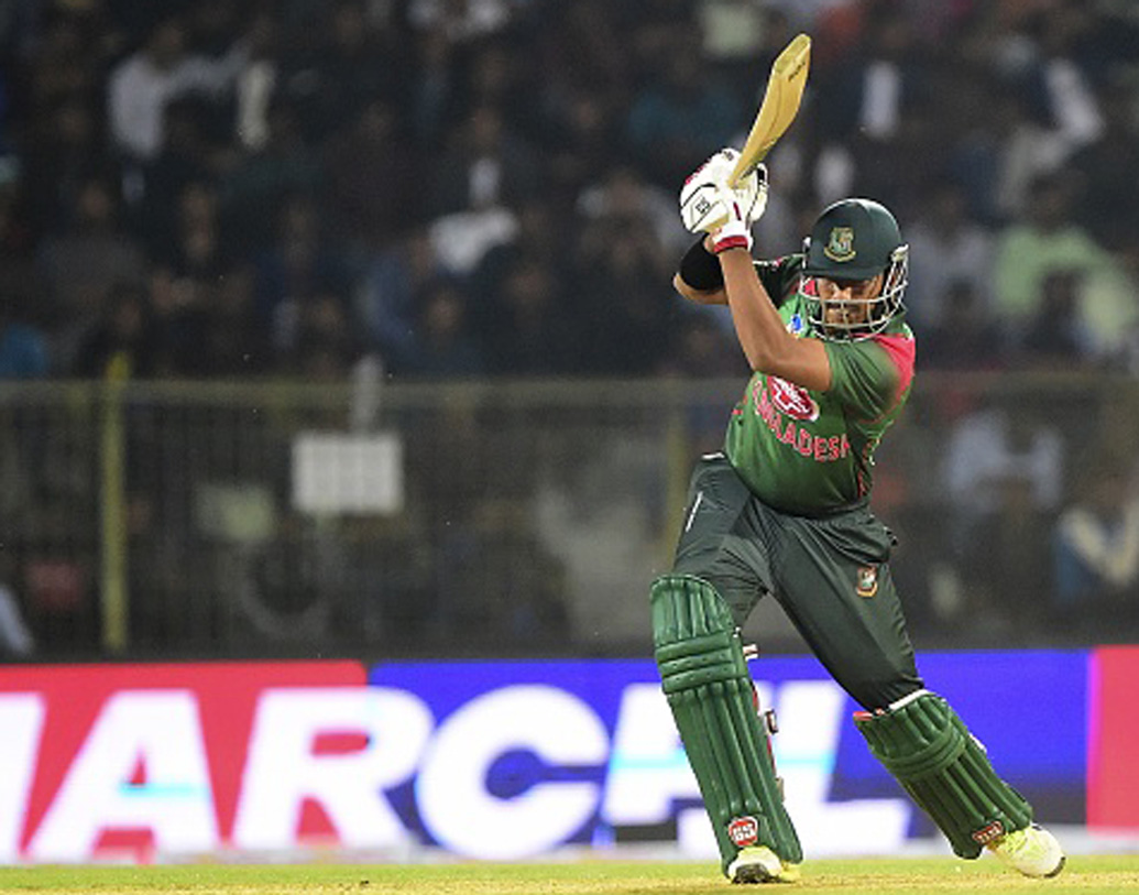 সৌম্য সরকার, ব্যাটসম্যান: মিডল অর্ডারকে পোক্ত করবেন তিনি। প্রয়োজনে ওপেনিংও করতে পারেন। ৪১টি একদিনের ম্যাচে ১২৭৪ রান করেছেন সৌম্য, ৪টি উইকেটও পেয়েছেন।