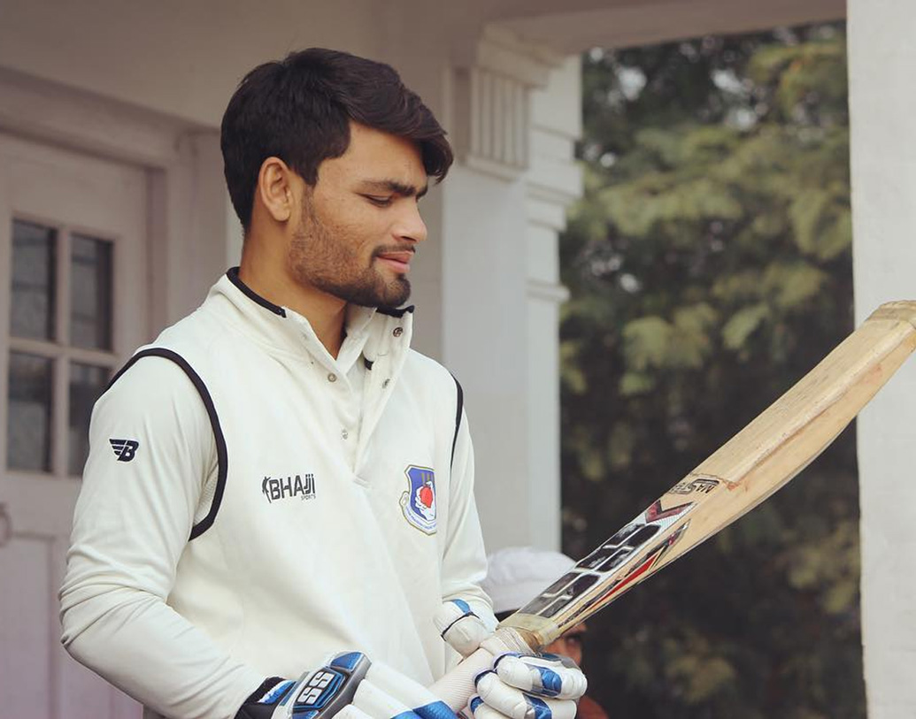 রিঙ্কুর বাবা খানচন্দ্র সিংহ গ্যাস বাড়ি বাড়ি সিলিন্ডার বিলি করতেন।