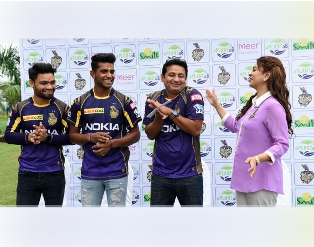 রিঙ্কুর সোশ্যাল মিডিয়া পোস্ট বলছে, “স্বপ্ন তখনই সত্যি হয়, যখন তুমি জেগে উঠে সেই স্বপ্নকে তাড়া কর। আত্মতুষ্ট হলেই পারফরম্যান্সের দফারফা। বাধা বলে কিছু নেই। তা থাকে মানুষের মনের ভিতর।” এ ভাবেই এগিয়ে চলেছেন তিনি। স্বপ্ন দেখছেন, জাতীয় দলে সুযোগ পাওয়ার।