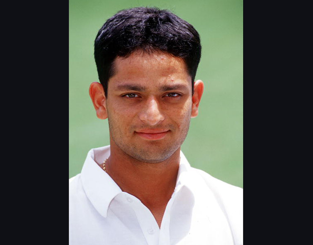 প্রথম শ্রেণির ক্রিকেটে ১৯৯৪-১৯৯৫ মরসুম নাগাদ ডেবিউ হয় হৃষিকেশ কানিতকরের।