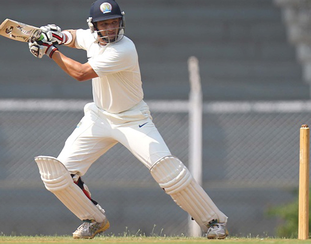 ১৯৯৭ সালের ২৫ ডিসেম্বর আন্তর্জাতিক ক্রিকেটে একদিনের ম্যাচে অভিষেক হয় তাঁর। ম্যাচটি ছিল শ্রীলঙ্কার বিরুদ্ধে।