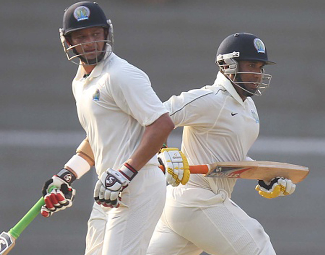 রঞ্জি ট্রফিতে তাঁর ২৮টি সেঞ্চুরি ভারতীয় ক্রিকেটের রেকর্ডবুকে যুগ্ম ভাবে তৃতীয় স্থানে রয়েছে।