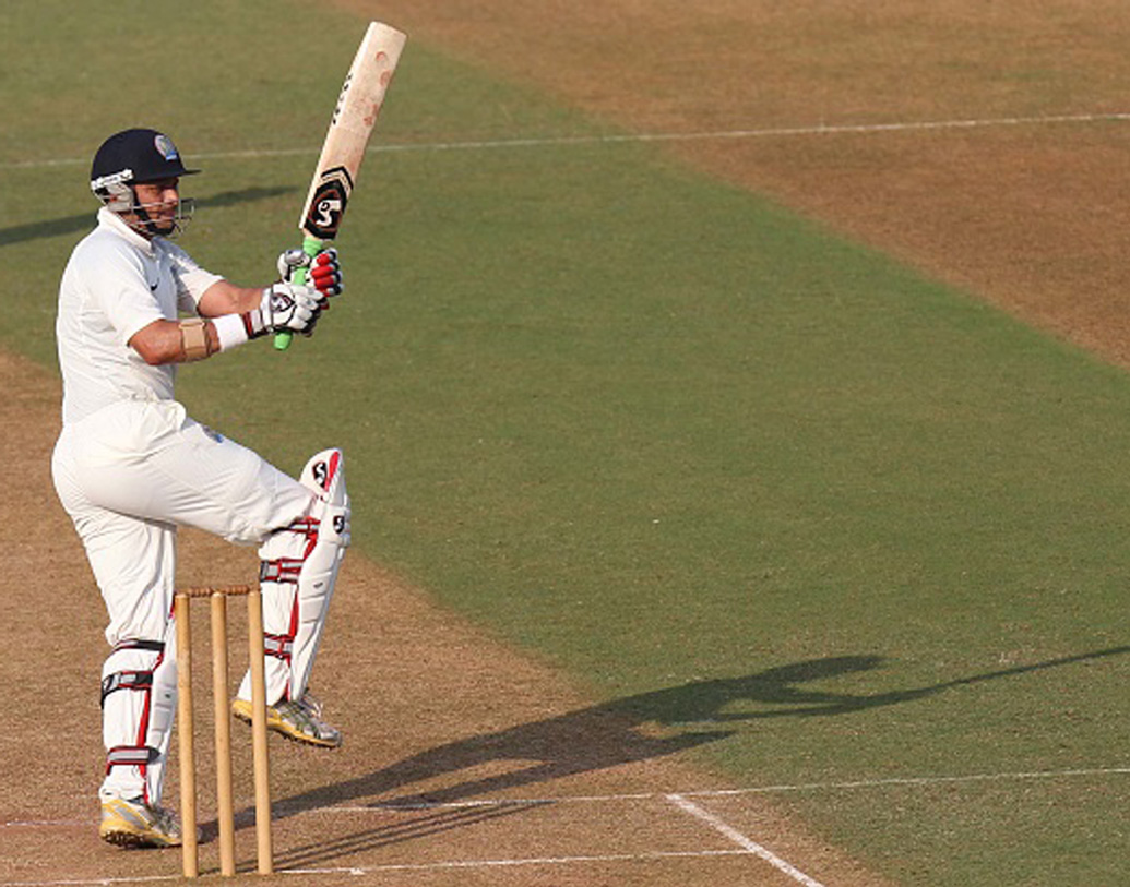 ফিল্ডিংয়েও তিনি অনবদ্য ছিলেন। ইনজামাম উল হকের একটি অসাধারণ ক্যাচ নিয়েছিলেন তিনি পাকিস্তানের বিরুদ্ধে একটি ম্যাচে।