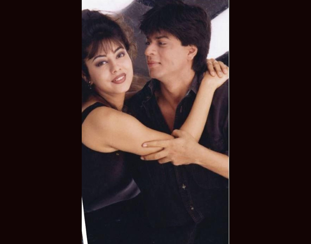 গৌরীকে নিয়ে প্রচণ্ড পজেসিভ ছিলেন শাহরুখ। গৌরী চুল খুলে রাখলে সবাই নাকি তাকিয়ে দেখত। তাতে এসআরকে-র রাগ হত। এই নিয়ে এক বার দু’জনের ঝগড়াও হয়েছিল। যার ফলে একাই বন্ধুদের সঙ্গে জন্মদিন পালন করেন গৌরী। শাহরুখকে না বলেই চলে যান মুম্বইয়ে।