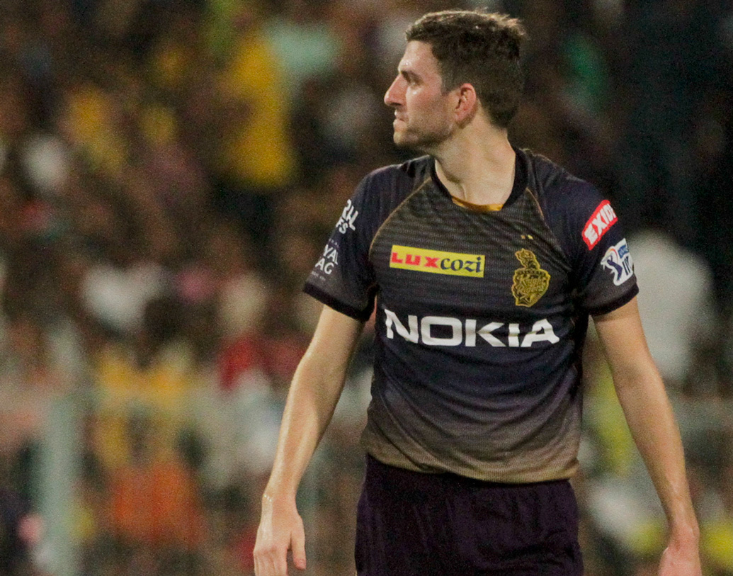 কলকাতা নাইট রাইডার্সের বোলিং একেবারেই ভাল হচ্ছে না। কোনও ম্যাচে কুলদীপ ভাল খেলছেন, কোনও ম্যাচে হ্যারি গার্নি। বোলিং স্তম্ভের প্রত্যেকেই ধারাবাহিক ভাবে ভাল খেললে এতটা সমস্যায় পড়তে হত না।