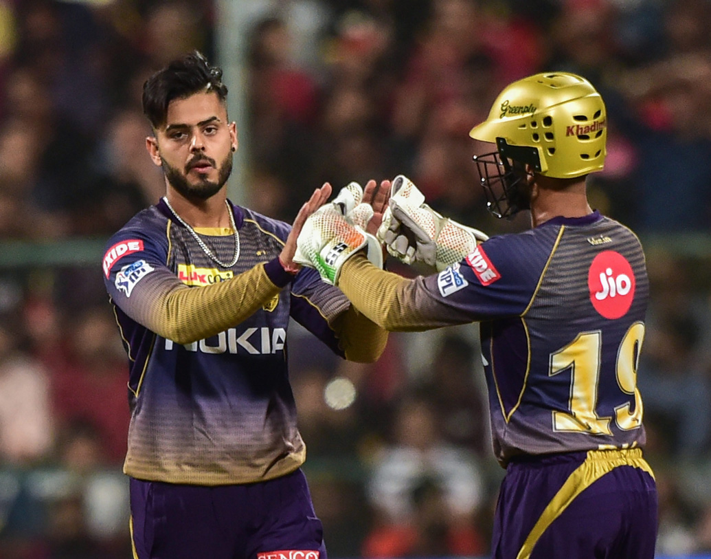 দীনেশ কার্তিকের শরীরী ভাষা কোনও ম্যাচেই ঠিক নেতৃত্বের উপযুক্ত নয়। খুব ঝিমিয়ে পড়া মনে হচ্ছে তাঁকে। কোচ জাক কালিসের ক্ষেত্রেও তাই। দু’জনের কেউই দলকে মোটিভেট করতে পারছেন না।