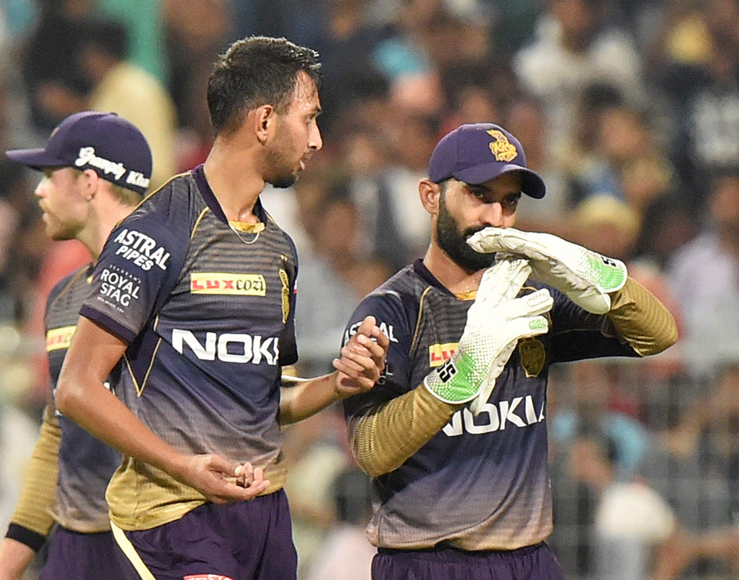 প্রায় প্রত্যেক ম্যাচে স্লগ ওভার বোলিং ভুগিয়েছে। একমাত্র দিল্লি ক্যাপিটালসের বিরুদ্ধে প্রসিদ্ধ কৃষ্ণের সুপার ওভারে ১১ রান দেওয়া বাদ দিলে স্লগ ওভার  বোলিংয়ের অবস্থা শোচনীয় নাইট বাহিনীতে। সব মিলিয়ে বারবার পিছিয়ে পড়ছে তারা।