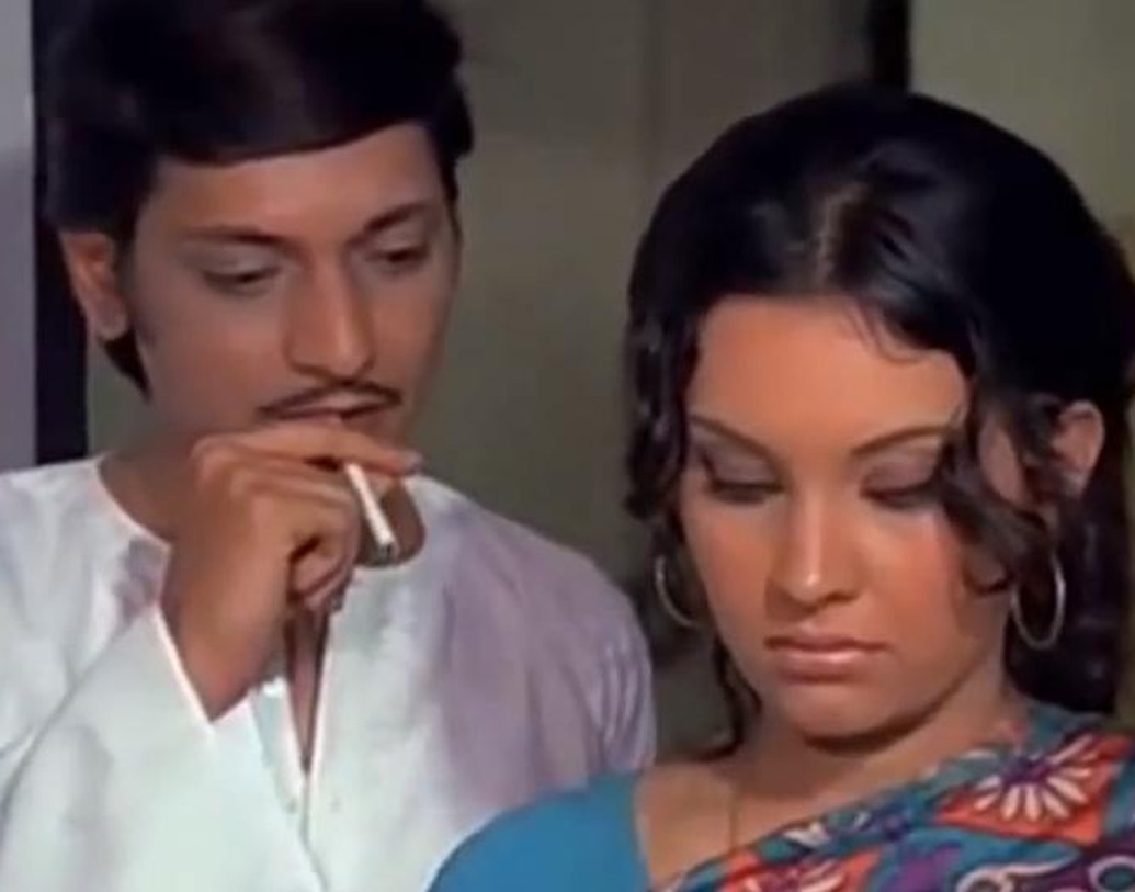 অমল পালেকরের বিপরীতে তিনি কাজ করেছিলেন বাসু চট্টোপাধ্যায় পরিচালিত ছবিটিতে। মাত্র ১৭ বছর বয়সে তিনি মিস বম্বে হয়েছিলেন।