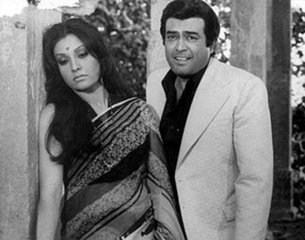 মা হওয়ার পর ১২ বছর ধরে তৈরি করা জায়গা থেকে সরে আসেন তিনি। সেটা আটের দশক। ছবিতে কাজ করা ছেড়ে দেন। যদিও সঞ্জীব কুমার, শশী কপূর, বিনোদ খন্না, বিনোদ মেহেরার সঙ্গে অভিনীত ছবিগুলি জনপ্রিয় হয়।