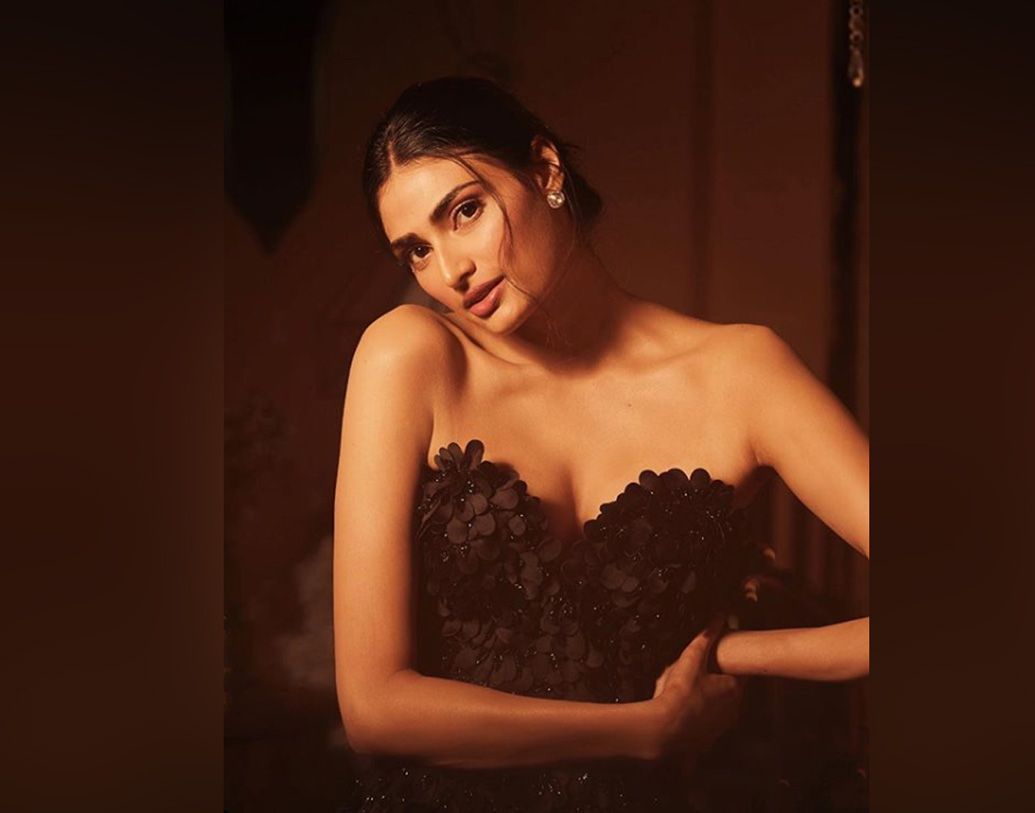 শো বিজনেসে আছেন বলেই ব্যর্থতা বেশি চোখে পড়ে এমনটাও বলেন তিনি। আর স্টার কিড হলে তো কথাই নেই।