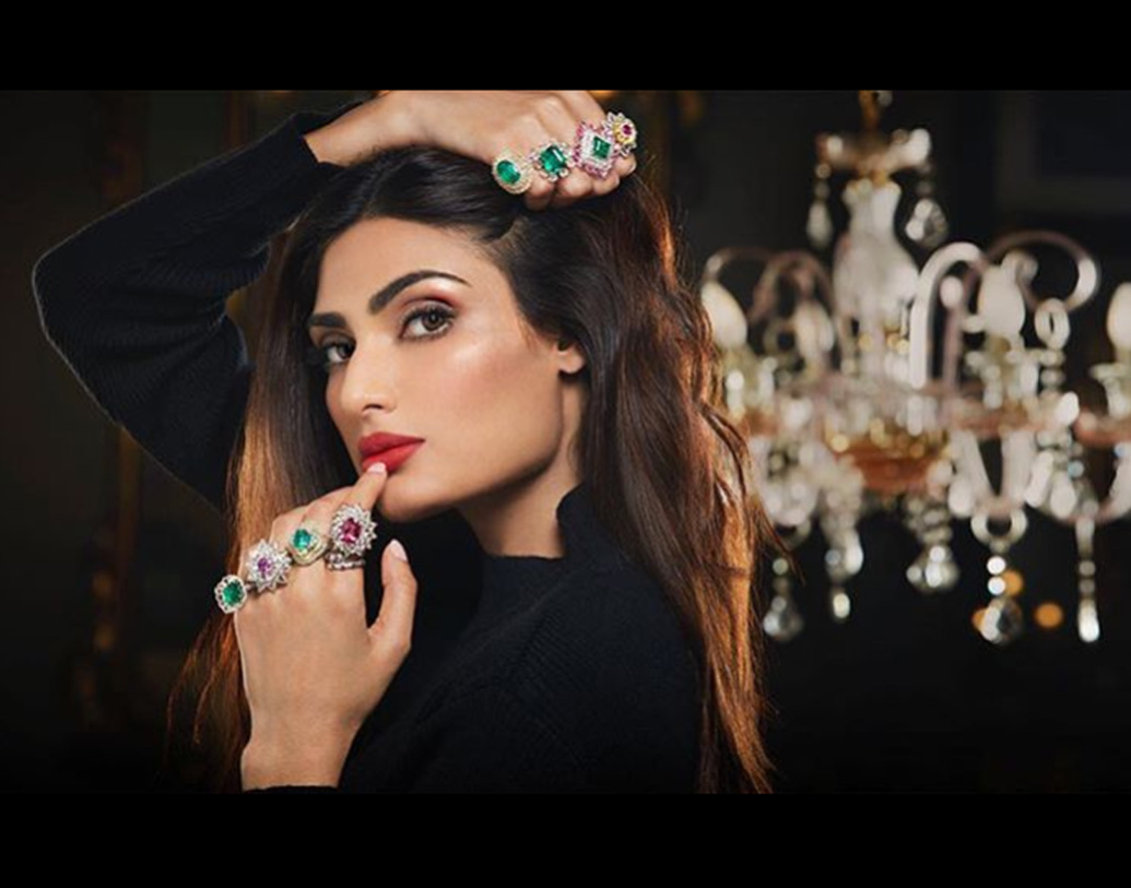 নাচে বেশ দক্ষ তিনি, ছোটবেলা থেকেই শিখেছেন ভরতনাট্যমের মতো শাস্ত্রীয় নৃত্য।