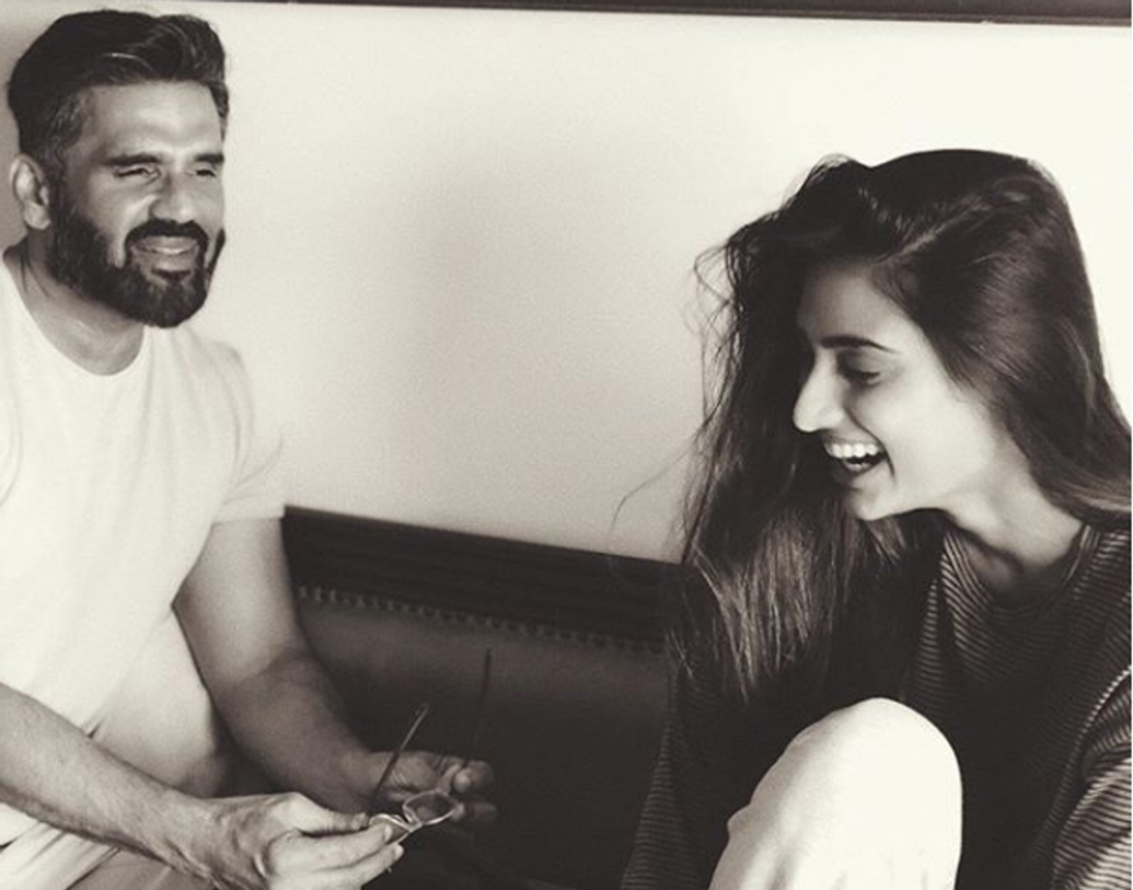 ইনি আথিয়া শেট্টি। সুনীল শেট্টির মেয়ে আথিয়া। তাঁর কথায়, ‘‘বাবা আমার সবচেয়ে বড় সমালোচক। ওঁর সমালোচনার মধ্যে একটা ব্রুটাল অনেস্টি থাকে। জীবনে যখন যে সমস্যায় পড়েছি, সবার আগে ওঁর কাছেই গিয়েছি।’’