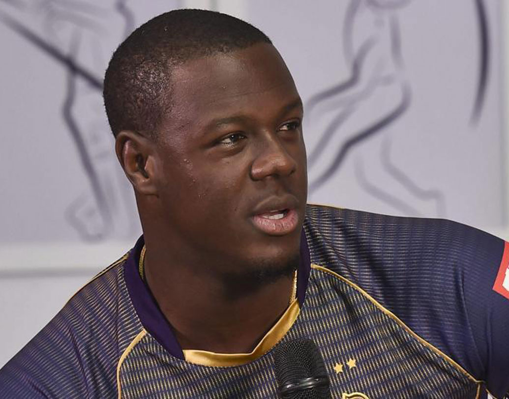 কলকাতার রিজার্ভ বেঞ্চে মজুত কার্লোস ব্রেথওয়েট সম্পর্কেও একই কথা খাটে। তিনি মাত্র একটি ম্যাচ খেলেছেন এত দিনে। সেই ম্যাচে ব্যর্থ বলে তাঁকে বেঞ্চে বসিয়ে রাখার যুক্তি নেই ক্রিকেট বিশেষজ্ঞদের কাছেও। এ দিকে পঞ্জাব দলে বোলিং দক্ষতা ও মিডল অর্ডারকে ধরে রাখার জন্য এই সময় তাঁর মতো অভিজ্ঞ ক্যারিবিয়ান দরকার।