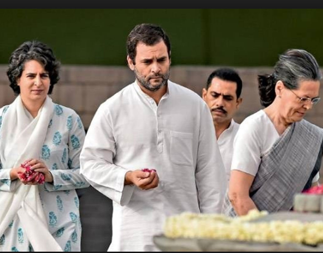 পরিবারতন্ত্রের কথা উঠলে গাঁধী পরিবারের দিকে আঙুল তোলেন অনেকেই। কিন্তু এই তালিকায় গাঁধী পরিবারের বাইরেও আরও অনেকে রয়েছেন। দেখে নেওয়া যাক তেমনই কয়েকটি পরিবারকে।