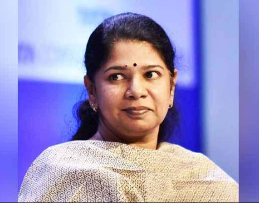 ২০০৭ সালে ডিএমকে-র রাজ্যসভার প্রতিনিধি নির্বাচিত হন তিনি। তখন থেকেই তাঁর রাজনীতিতে পা। তার আগে তিনি একটি ইংরাজি দৈনিকের সাংবাদিক ছিলেন।