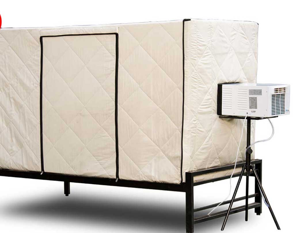 কিন্তু এ বার সেই চিন্তা থেকে কিছুটা মুক্তি মিলতে চলেছে। বাজারে এমন এক এসি আসছে, যা ব্যবহারের জন্য আর পকেটের কথা ভাবতে হবে না আপনাকে। অন্তত রাতের ঘুমটুকু হবে নিশ্চিন্তে।