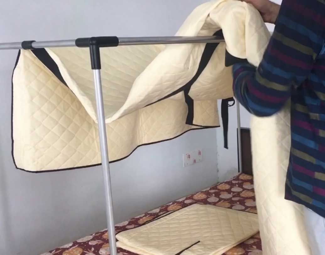 দেড় টন ফাইভ স্টার এসিতে বিদ্যুৎ খরচ হয় প্রতি ঘণ্টায় মোটামুটি ১৪৯০ ওয়াট, থ্রি স্টার দেড় টন এসিতে বিদ্যুতের খরচ প্রতি ঘণ্টায় প্রায় ১৫৬৬ ওয়াট। সেখানে এই এসিতে প্রতি ঘণ্টায় মাত্র ৪০০ ওয়াট বিদ্যুতের প্রয়োজন।