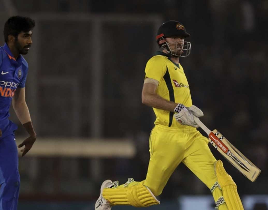 লগলিনের বলটার গতি ছিল ঘণ্টায় ১৩২ কিমি। টার্নার ভেবেছিলেন স্লোয়ার। মিডল স্টাম্পের সামনে লগলিনের বলটা এসে আঘাত করে টার্নারের প্যাডে। খাতা না খুলেই ফিরতে হয় তাঁকে।