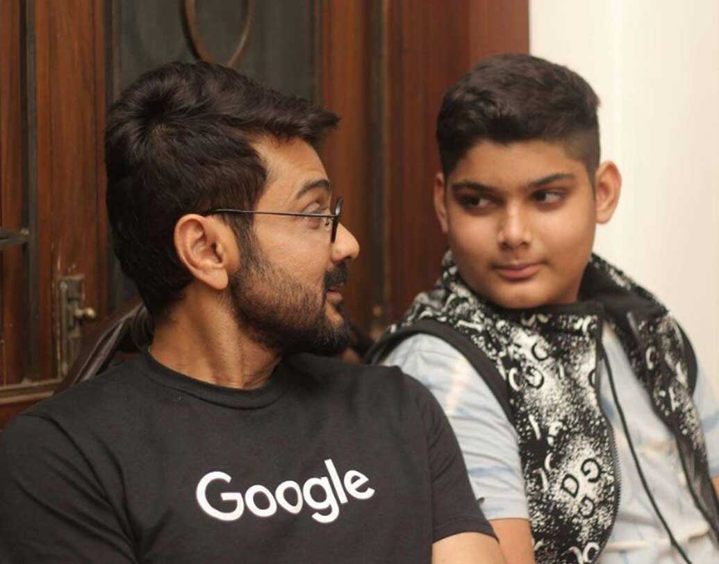 তৃষাণজিত্: প্রসেনজিৎ এবং অর্পিতা চট্টোপাধ্যায়ের ছেলে পড়াশোনার জন্য দেশের বাইরে থাকে। ছুটিতে কলকাতায় এলে বাড়িতে থাকাই তার পছন্দ। পারিবারিক অভিনয়ের ব্যাকগ্রাউন্ড থাকলেও এখনও পর্যন্ত মিশুকের ইন্টারেস্ট স্পোর্টস বলেই শোনা যায়।