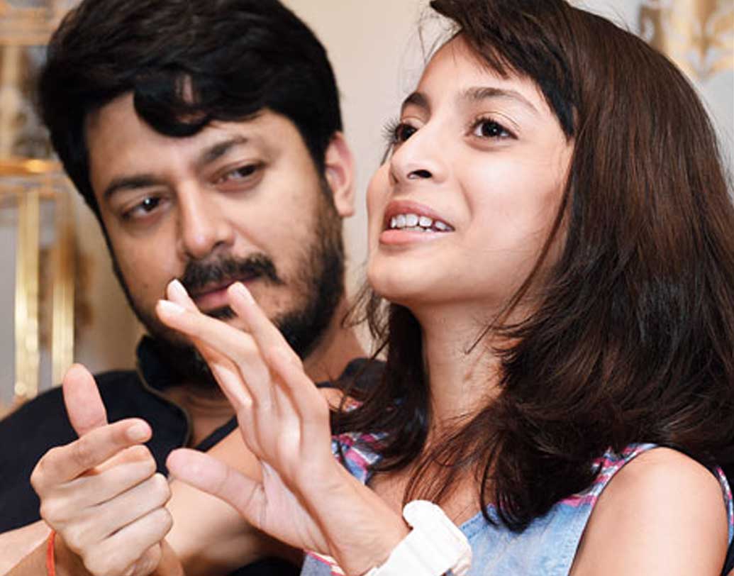 সারা সেনগুপ্ত: যিশু এবং নীলাঞ্জনা সেনগুপ্তর মেয়ে সারা ইতিমধ্যেই সৃজিত মুখো‌পাধ্যায়ের ‘উমা’র মাধ্যমে অভিনয়ে হাতেখড়ি করে ফেলেছে। কিন্তু আপাতত ফোকাসে পড়াশোনা। তবে যিশু বারবারই বলেন, আদৌ অভিনয়কেই পেশা হিসেবে নিয়ে চায় কিনা, সে সিদ্ধান্ত সারা নিজেই নেবে।