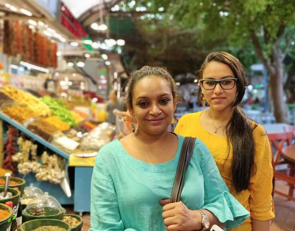 মেঘলা দাশগুপ্ত: বিদীপ্তা চক্রবর্তীর মেয়ে মেঘলার অভিনয় দর্শক দেখেছেন সৌকর্য ঘোষালের ‘লোডশেডিং’-এ। আবার বিরসা দাশগুপ্তের সঙ্গে ক্যামেরার পিছনেও কাজ করেছে সে। সম্ভবত ক্যামেরার পিছনেই বেশি স্বচ্ছন্দ মেঘলা।