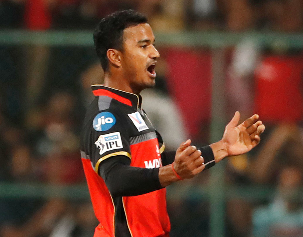 বোলিং অলরাউন্ডার হিসেবে দলে আসতে পারেন পবন নেগি। এত দিন পর্যন্ত ব্যাক-আপ স্পিনার হয়ে তাঁকে ব্যবহার করলেও ম্যাচের গুরুত্বপূর্ণ মুহূর্তে কাজে আসতে পারেন তিনি। বোলিং ছাড়াও তাঁর ফিল্ডিং ও ব্যাটিংয়ের জন্য প্রথম একাদশের তাঁকে রাখার কথা ভাবতে পারেন কোহালি।