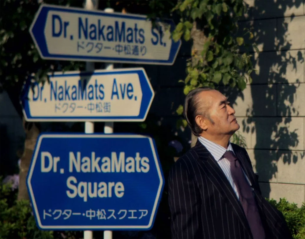 রেস্তরাঁয় গেলেই খাবারদাবারের ছবি তুলে ফেসবুক-ইনস্টাগ্রামে পোস্ট করে দেন? এমনটা তো অনেকেই করেন। তবে জাপানের ইয়োশইরো নাকামাৎসু এমনটাই করছেন গত তিন দশকেরও বেশি সময় ধরে। যে খাবারই খান না কেন, তার ছবি তুলে রাখেন। সোশ্যাল মিডিয়ায় পোস্টের জন্য নয়, খাবারের অ্যানালিসিস করার জন্যই নাকি এমন অভ্যাস নাকামাৎসুর!