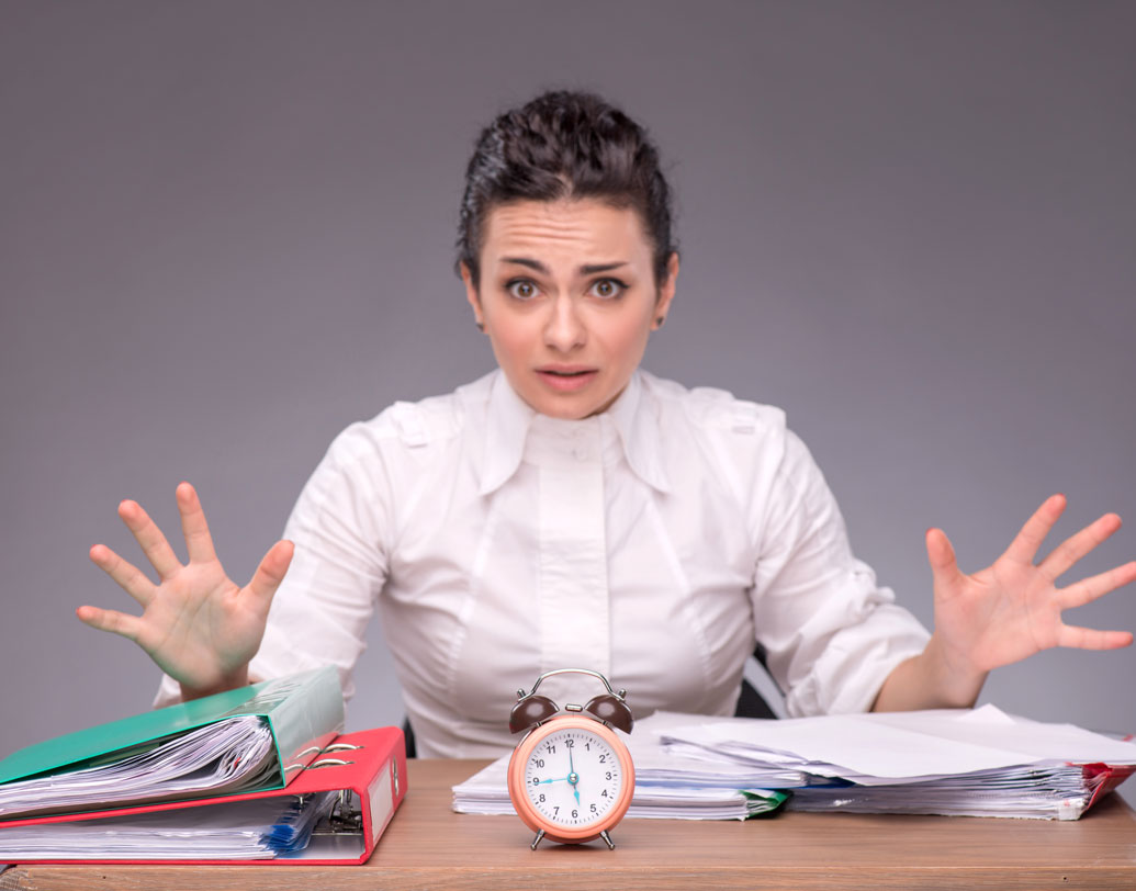 কী ভাবছেন? শরীরের খেয়াল রাখা মানেই দিনে এক বার জিমে ছোটা? মোটেই না। সারা দিনে একটু সময় বার করতে পারলেই মেদের ভার হালকা করতে পারেন আপনিও। দরকারি ডায়েটের সঙ্গে কেবল ঠিকঠাক কিছু শরীরচর্চা, যা কিনা জিমে না গিয়েও সহজেই সারতে পারেন এবং খুব একটা সময়সাপেক্ষও নয়।