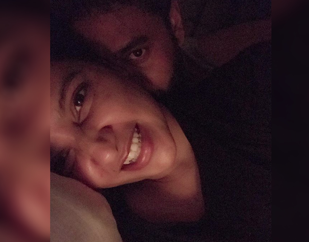 যেমন চুটিয়ে সংসার করছেন এই জুটি, তেমনই চুটিয়ে শুটিংও করছেন। ফ্লোরে দম্পতি পরিচালক-নায়িকার সম্পর্কই ছিল। ব্যক্তিগত রসায়ন সেখানে গুরুত্ব পায়নি।