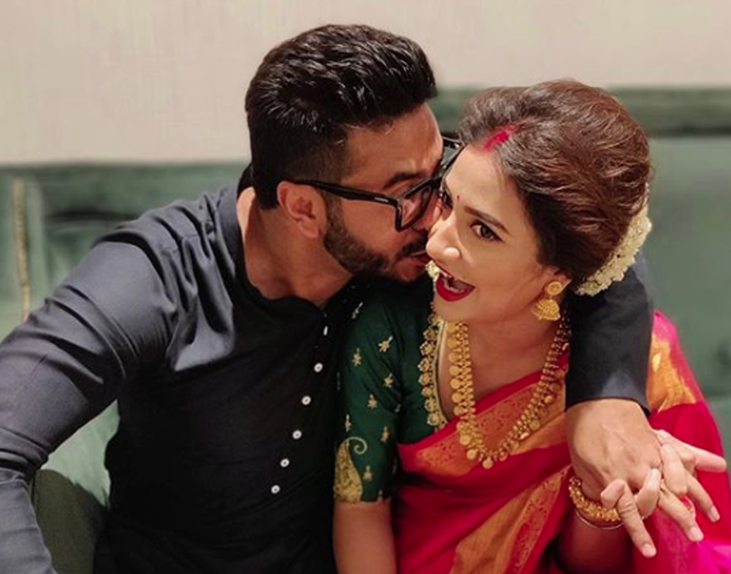 উত্তর কলকাতার একটি পাড়ার গল্প। সেখানে পাড়াতুতো প্রেমও আছে। সব মিলিয়ে বিয়ের পর কেরিয়ারে রাজ-শুভশ্রী জুটির কেমিস্ট্রির অপেক্ষায় রয়েছেন দর্শক।