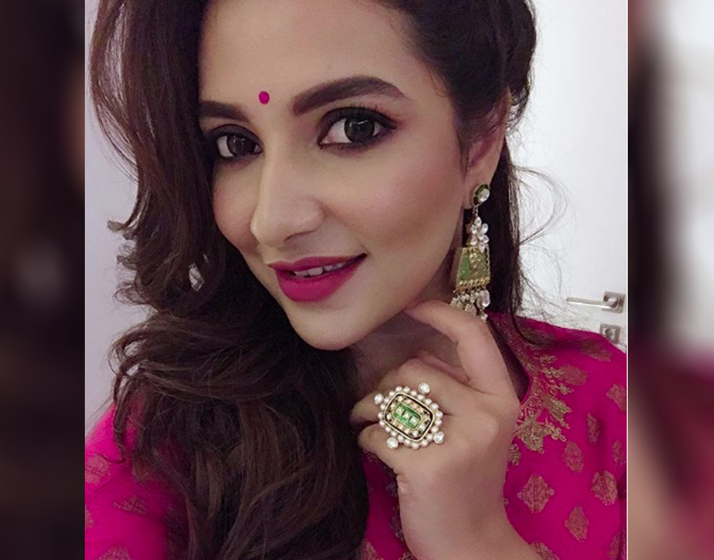 সবশেষে ধন্যবাদ দিয়েছেন পরিচালক তথা প্রযোজক রাজ চক্রবর্তীকে। এই সুযোগটা তাঁকে দেওয়ার জন্য কৃতজ্ঞতা প্রকাশ করেছেন।