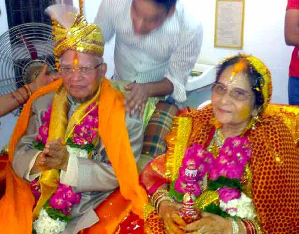 দেশের হাই প্রোফাইল রাজনৈতিক পরিবারের এই ঘটনা নিয়ে বিস্তর জলঘোলা হয় সেই সময়। রোহিতের মৃত্যুও এ বার হাই প্রোফাইল খুনের তালিকায় ঢুকে পড়ল। স্বামীকে খুন করেছেন বলে বুধবার স্বীকার করেছেন তাঁর স্ত্রী অপূর্বা শুক্ল।