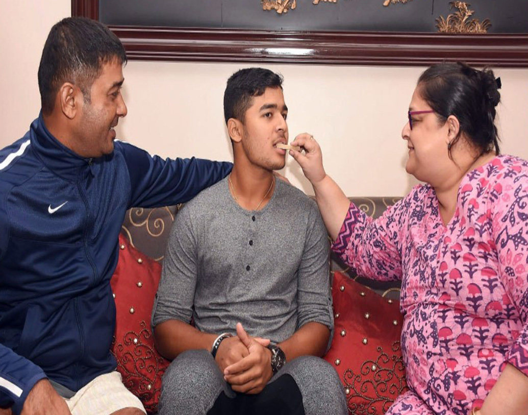 রিয়ানের বাবা অসমের রঞ্জি দলের প্রাক্তন ক্রিকেটার পরাগ দাস। তাঁর মা জাতীয় স্তরের সাঁতারু মিঠু বারুচ। এশীয় চ্যাম্পিয়নশিপ ও সাফ গেমসে প্রতিযোগীর সন্তানের ছোটবেলা কেটেছে খেলার মধ্যেই।