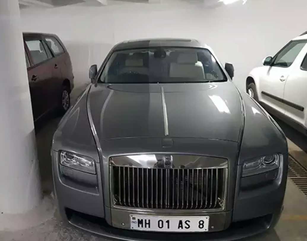 ১৩টি গাড়ির মধ্যে ১২টি গাড়িই বিক্রি হয়ে যায়। যার মধ্যে রয়েছে নীরব মোদীর সাধের রোলস রয়েস এবং পোরশে।