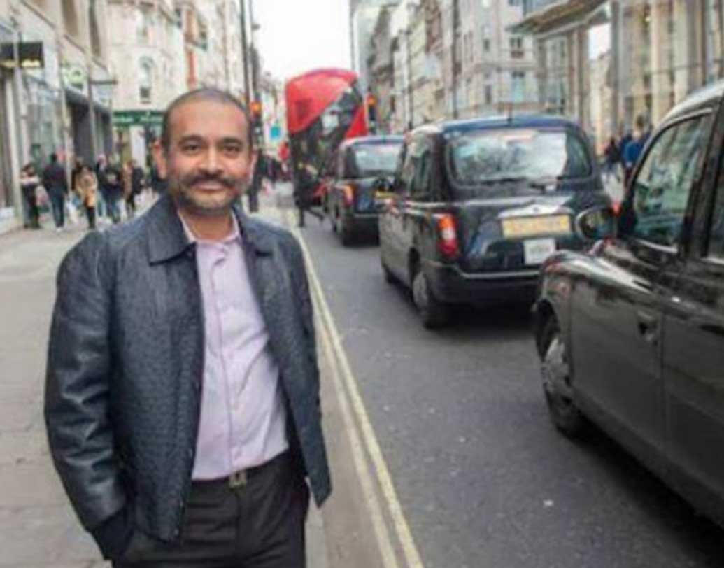 সবচেয়ে বেশি দামে বিক্রি হয়েছে নীরব মোদীর রোলস রয়েস (গোস্ট)। গাড়িটির বেস প্রাইস রাখা হয়েছিল ১ কোটি ৩৩ লক্ষ। কিন্তু বিক্রি হয় আরও ১০ হাজার টাকা বেশি দামে। গাড়িটির আসল দাম প্রায় ৫ কোটি টাকা।