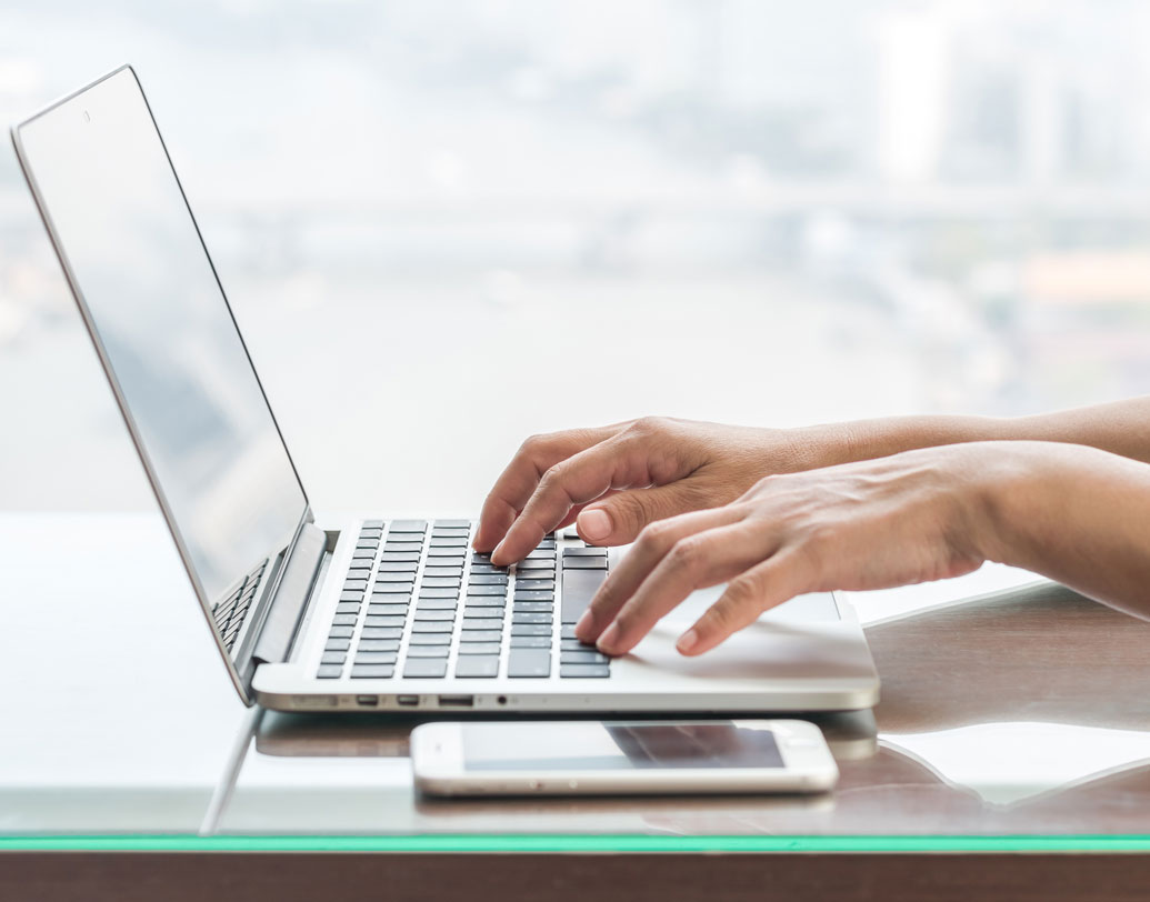 যে কোনও অসুখেই চিকিৎসার খরচ কত হতে পারে না জানতে একটু সার্চ ইঞ্জিনগুলোর দ্বারস্থ হোন। নিজে না জানলেও, যিনি কম্পিউটার জানেন তাঁর সাহায্য নিন। দেশের বা শহরের অন্যান্য প্রান্তে ওই নির্দিষ্ট অসুখের চিকিৎসার কেমন খরচ, তা তুলনা করে তবেই রোগীকে ভর্তি করুন বা আপৎকালীন অবস্থা কাটলে তাঁকে স্থানান্তরিত করুন।