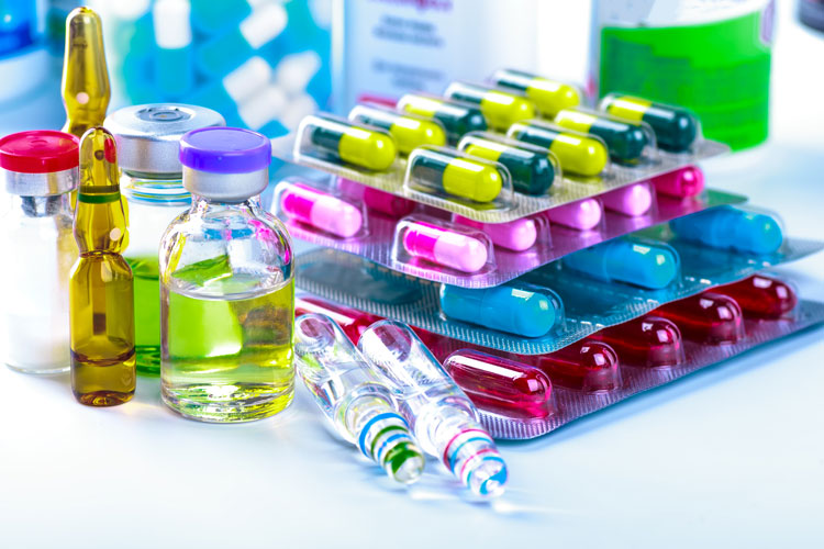 কোনও ল্যাব থেকে পরীক্ষা করানোর আগেও এক বার দেখে নিন ওই পরীক্ষার জন্য ঠিকঠাক খরচ কত হতে পারে। এতে ঠকে যাওয়ার প্রবণতা কমবে। তা ছাড়া অনেক ল্যাবই নির্দিষ্ট খরচের পর কিছু অতিরিক্ত মূল্য চাপায়। পরীক্ষা করানোর আগে তাই যাচাই করে নিন। যত্নে রাখুন সব পরীক্ষার রিপোর্ট, যাতে বার বার পরীক্ষা করানোর বদলে ভবিষ্যতে কাজে লাগাতে পারেন তা।