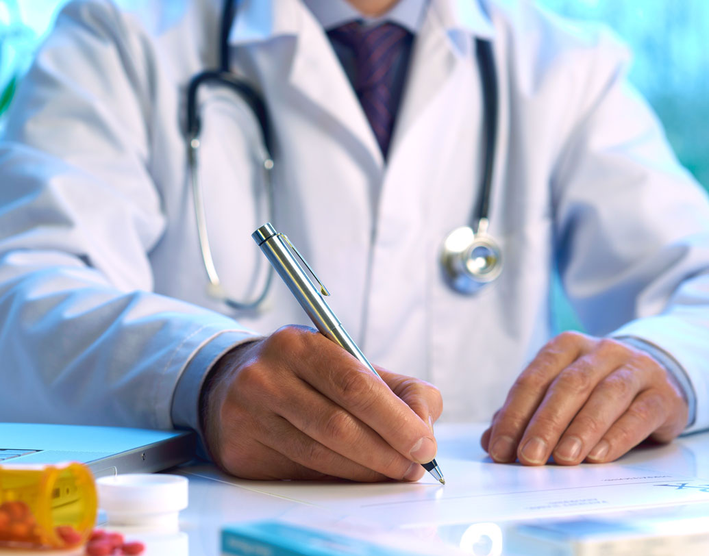 ওষুধের জেনেরিক নাম লিখতে অনুরোধ করুন চিকিৎসককে। বর্তমানে সরকারি সব হাসপাতালেই জেনেরিক নাম লেখার নিয়ম জারি হয়েছে। বেসরকারি ক্ষেত্রেও এই নিয়ম না মানার কোনও কারণ নেই। একই গ্রুপের ওষুধ বিভিন্ন সংস্থা নানা দামে বিক্রি করে। অথচ একই গ্রুপের হওয়ায় এদের কার্যকারিতা একই। তাই অকারণে দামী ওষুধের ব্যয় বইবেন কেন?