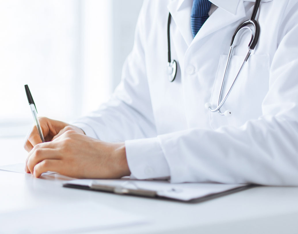 অস্ত্রোপচার বা চিকিৎসার ক্ষেত্রে বড় কোনও সিদ্ধান্ত নেওয়ার আগে বিশ্বস্ত চিকিৎসককে দেখানোর পরেও উন্নত মানের বিশেষজ্ঞ কয়েক জনের সঙ্গে আলোচনা করে নিন। এতে অসুখের কোনও বিকল্প কোনও চিকিৎসা আছে কি না যেমন জানা যায় তেমনই অস্ত্রোপচারের ক্ষেত্রেও সমমানের অথচ কম খরচের কোনও জায়গা রয়েছে কি না, তা-ও জানতে পারবেন।