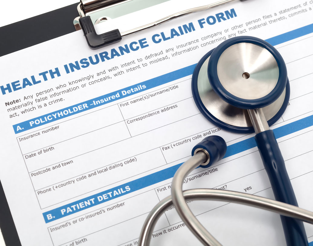 আজকাল সরকারি ও বেসরকারি বিভিন্ন অফিসেই স্বাস্থ্যবিমার ব্যবস্থা থাকে। সরকারি নানা প্রকল্পেও এমন সুযোগ পান সংগঠিত ও অসংগঠিত শ্রমিকরা। সে সব সুযোগ থাকলে অবশ্যই তা করান। তেমন না থাকলে নিজেই উদ্যোগী হোন। প্রতি মাসে অল্প কিছু কিছু করে সঞ্চয় করে বাৎসরিক লগ্নি করুন স্বাস্থ্যবিমায়। বিপদেআপদে কাজে আসবে। চিকিৎসার ব্যয়ভারও অনেকটা কমাবে।