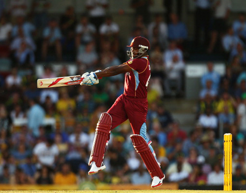 ডারেন ব্রাভো: বাঁহাতি এই ব্যাটসম্যানটি এখনও পর্যন্ত ১০২টি একদিনের ম্যাচ খেলেছেন। গড় তিরিশের বেশি। রয়েছে তিনটি শতরান।