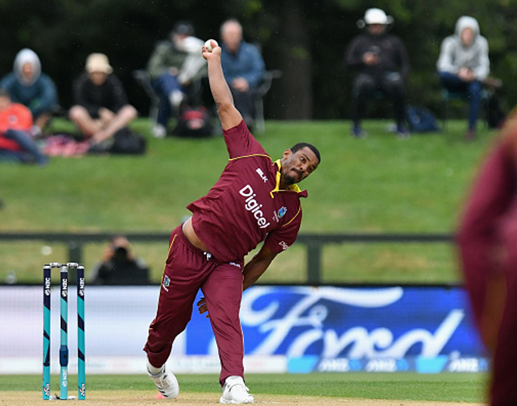 শ্যানন গ্যাব্রিয়েল: ইংল্যান্ডের অধিনায়ক রুটকে ‘সমকামী’ বলে খবরের শিরোনামে এসেছিলেন। এখনও পর্যন্ত ১৮টি একদিনের ম্যাচ খেলেছেন। দখলে রয়েছে ২৩টি উইকেট।